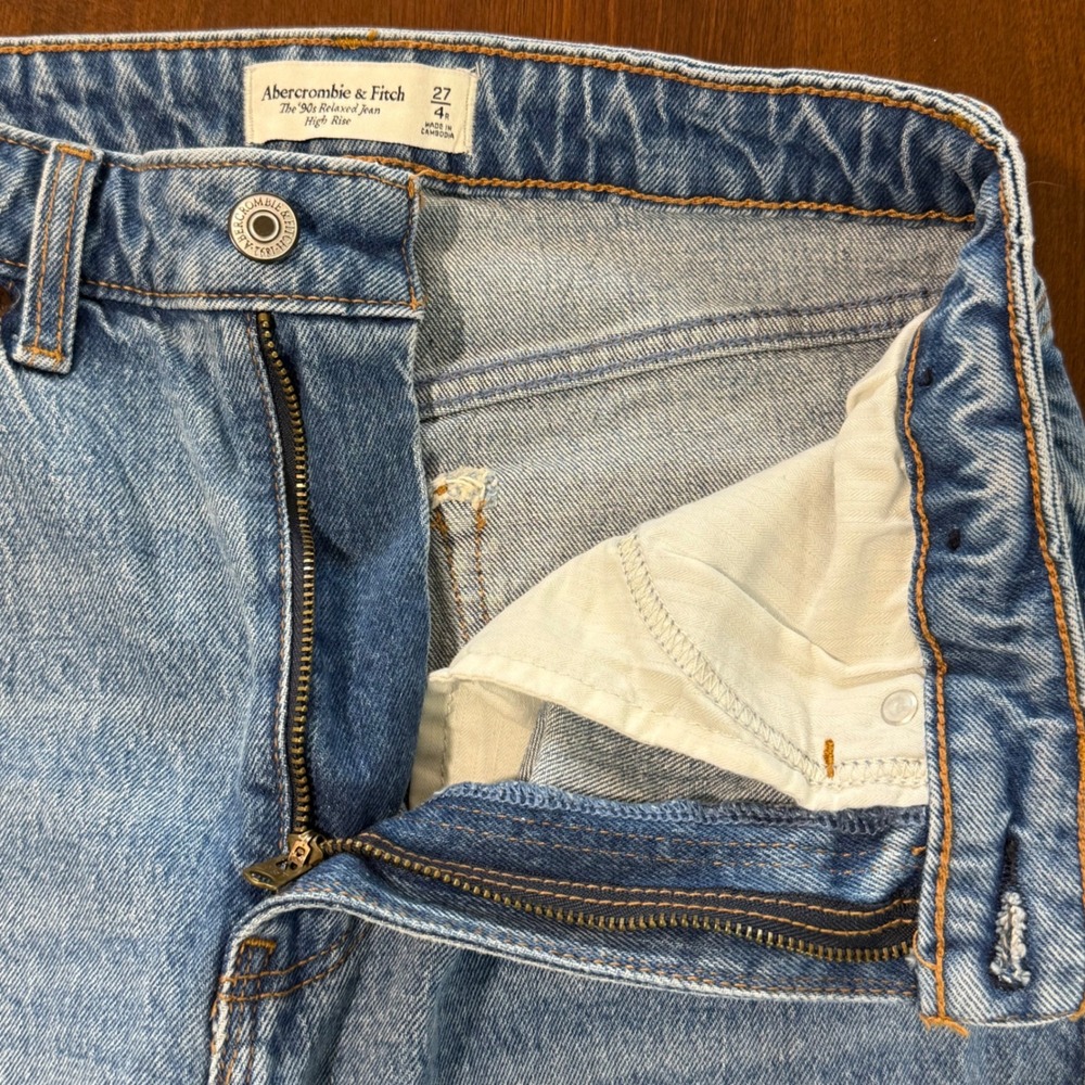 Abercrombie & Fitch Womens 90s Relaxed Jean High Rise Size 4R Curve Love Baggy - Picture 3 of 9